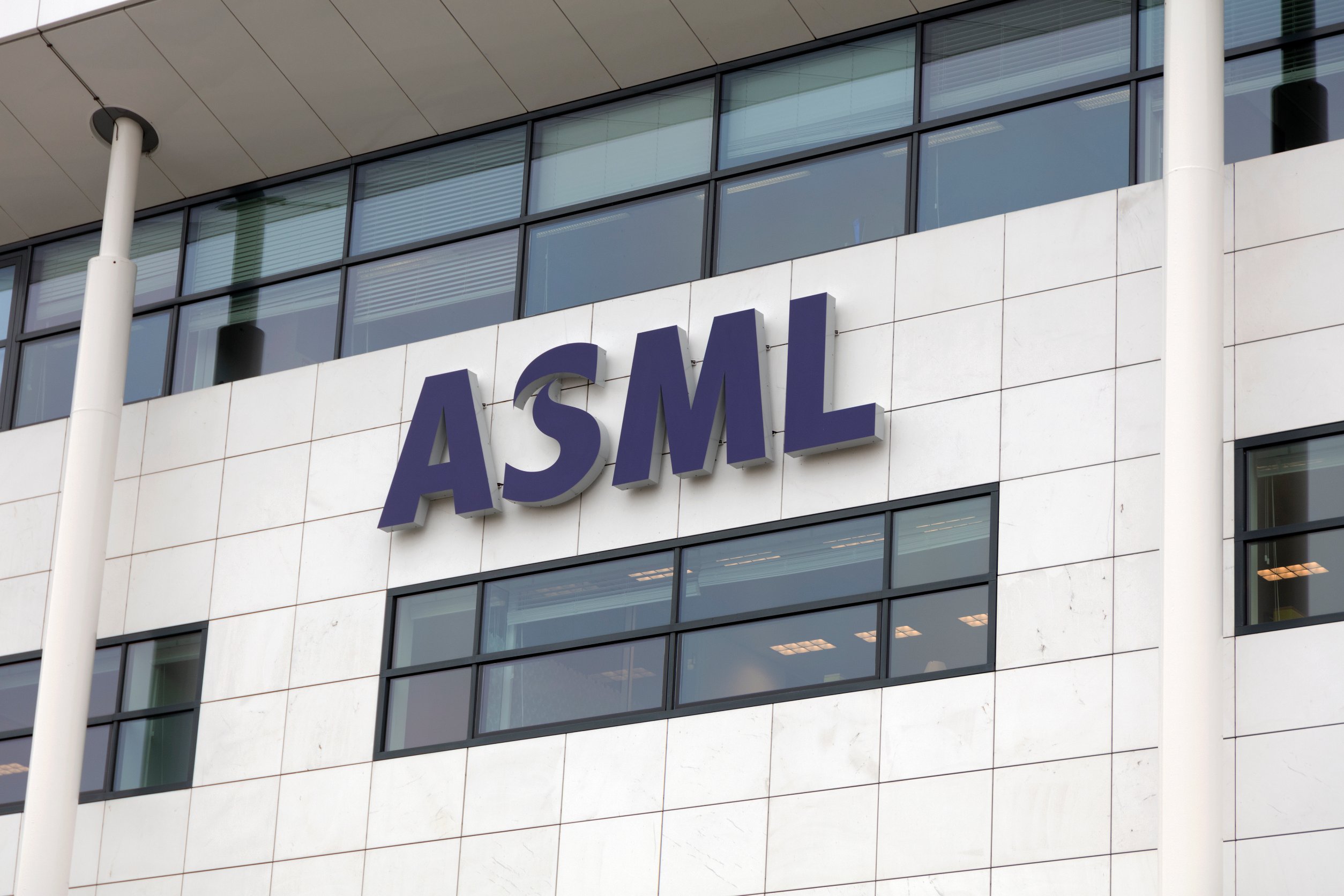 what's happening with asml and tsm stock today