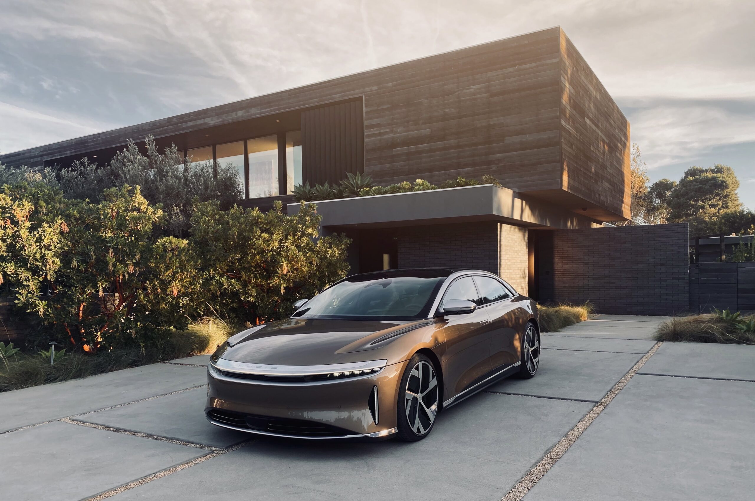 lucid reports 70% increase in second quarter deliveries
